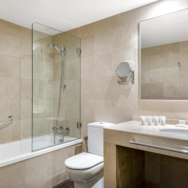 AC Hotel Victoria Suites by Marriott - Standard King Room with Street View - 3