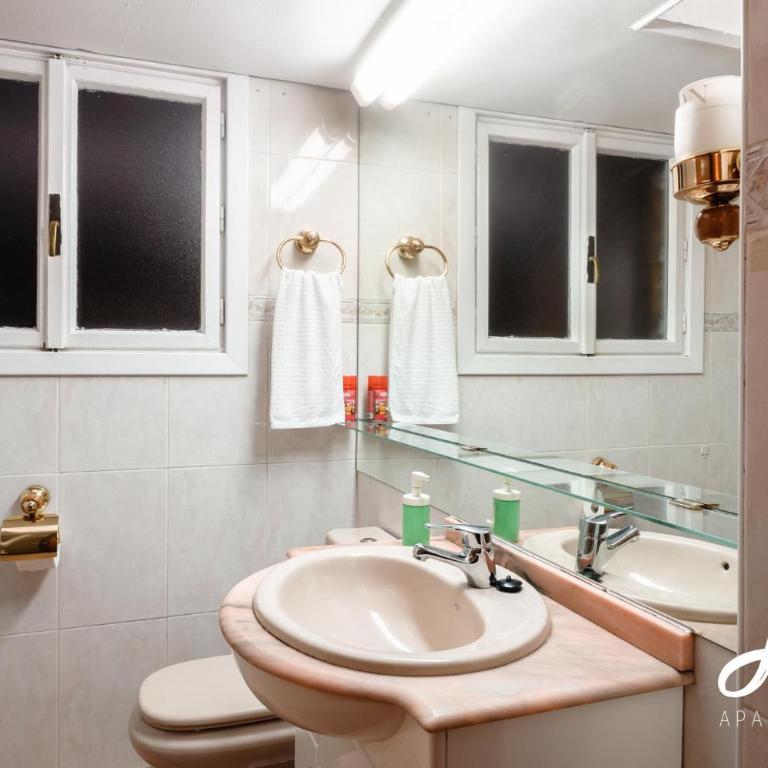 HR-Madrid-Puerta del Sol - Double Room with Private Bathroom - 27