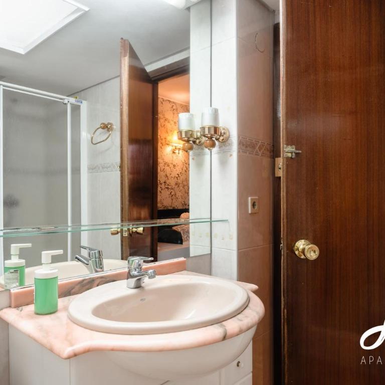 HR-Madrid-Puerta del Sol - Double Room with Private Bathroom - 15