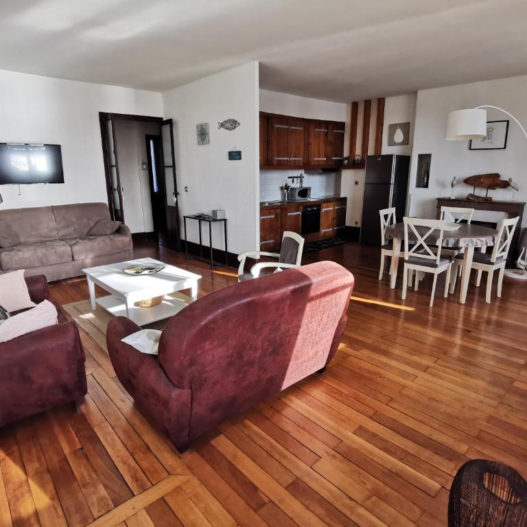 Appart Gîte Les Oiseaux- face Loire Quai du Châtelet - Appartement avec Balcon - 5