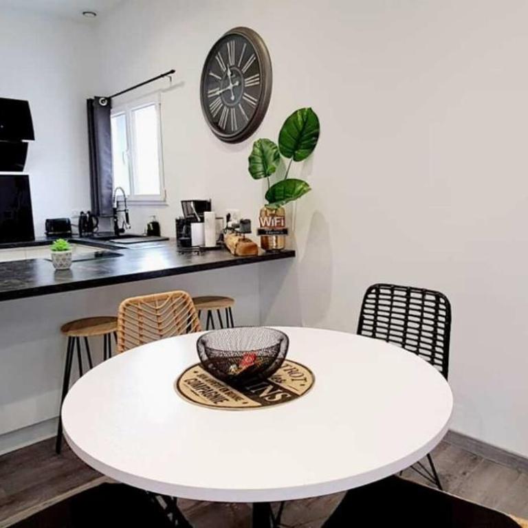 Black&White Home-by So'SerenityHome-Balcon-Parking - Appartement 1 Chambre - 8