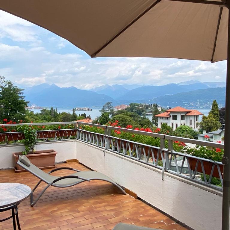 Hotel La Fontana - Camera King con Terrazza e Vista Lago - 2