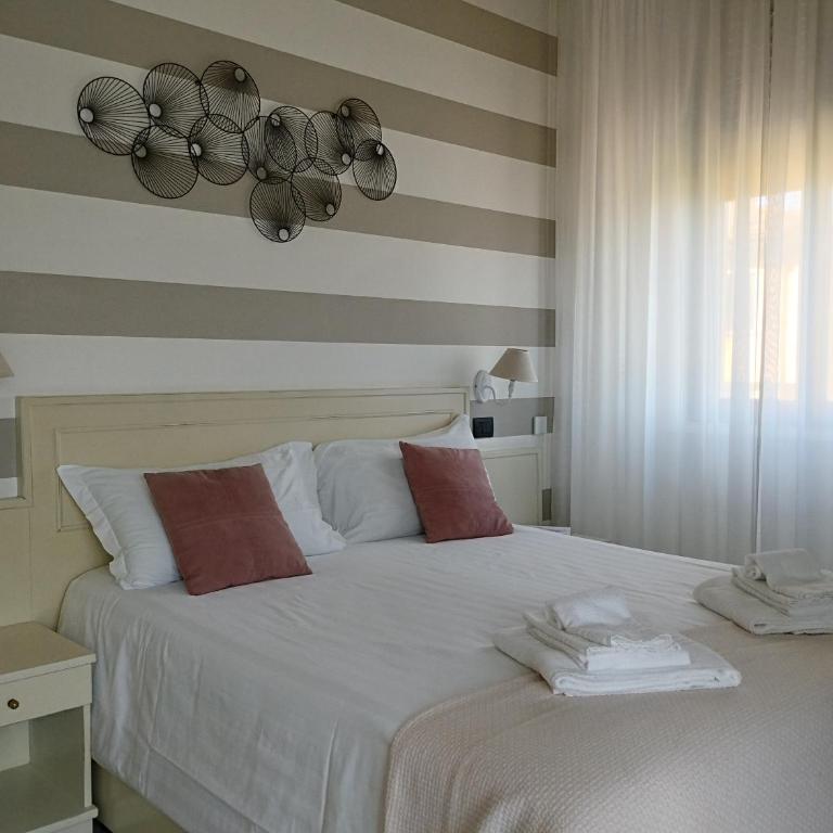 Hotel La Fontana - Camera Matrimoniale/Doppia con Letti Singoli con Balcone e Vista Lago - 2