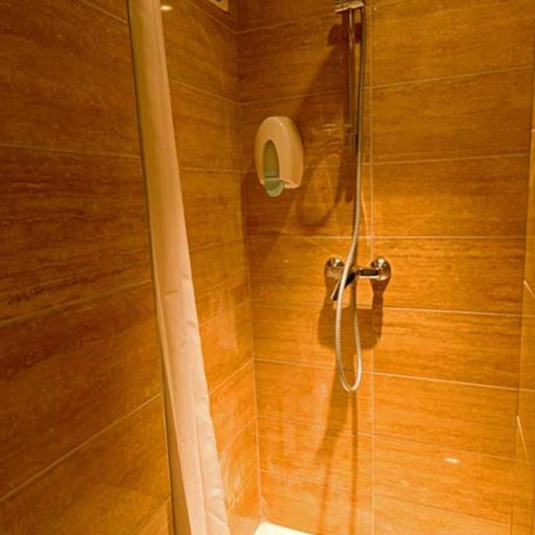 Hôtel Saint Etienne - Chambre Quadruple - 1