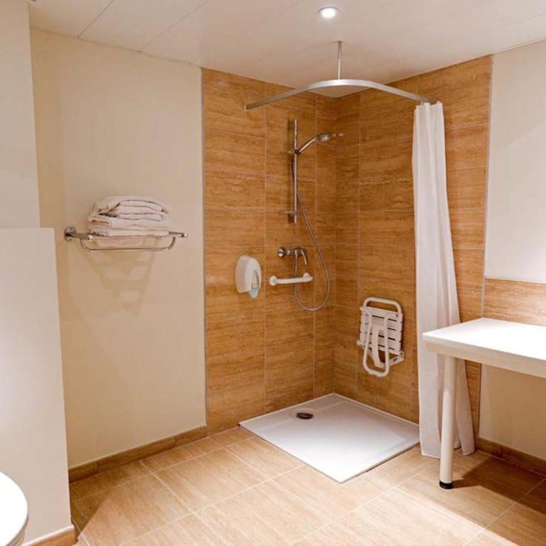 Hôtel Saint Etienne - Chambre Triple - 3