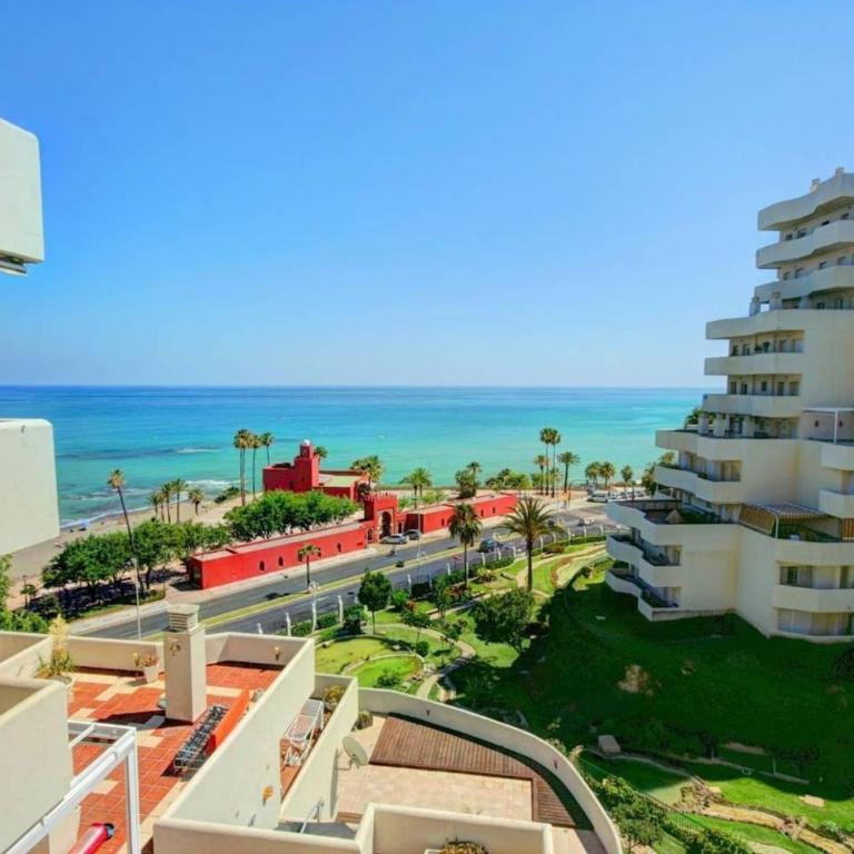 Large Apartment Side Sea View Benalbeach - Apartamento con balcón - 9