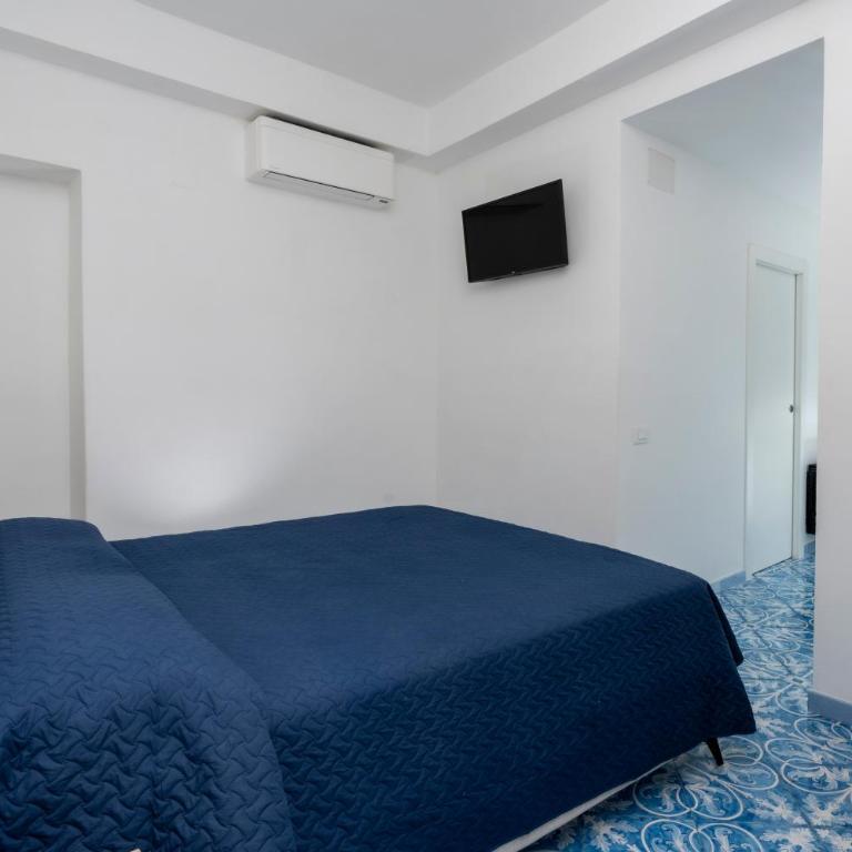 Guest House La Piazzetta - Camera Quadrupla Comfort - 2