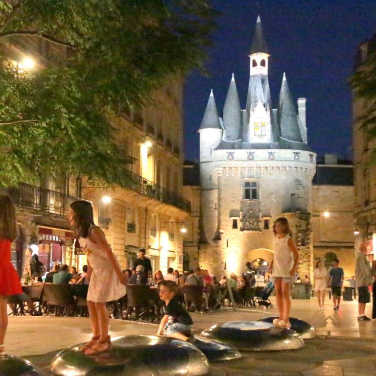 Key to Bordeaux - fairytale view, 2 bd + elevator - Apartamento de 2 dormitorios - 2