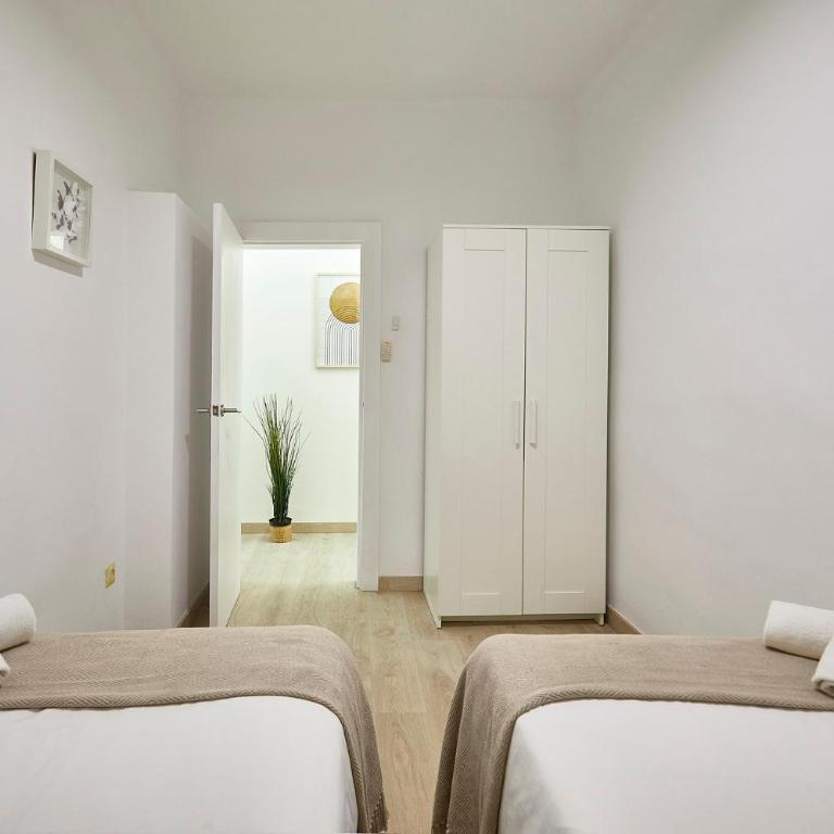 BBarcelona Encants Flat - Three-Bedroom Apartment - 14