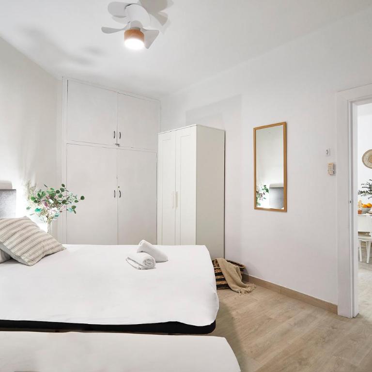 BBarcelona Encants Flat - Three-Bedroom Apartment - 12
