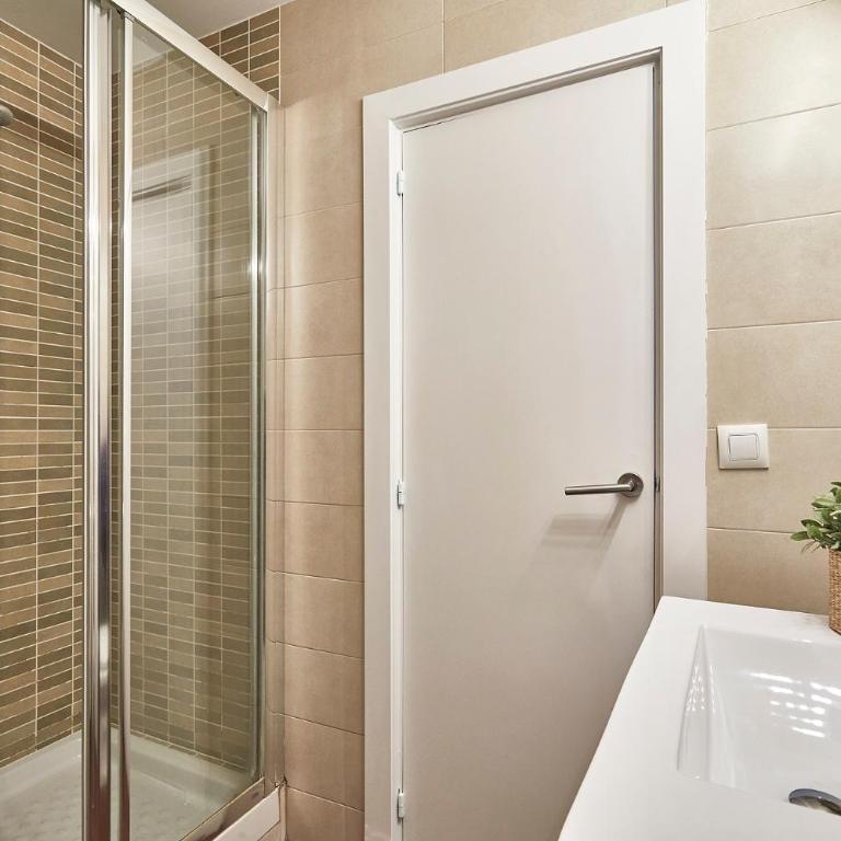 BBarcelona Encants Flat - Three-Bedroom Apartment - 18