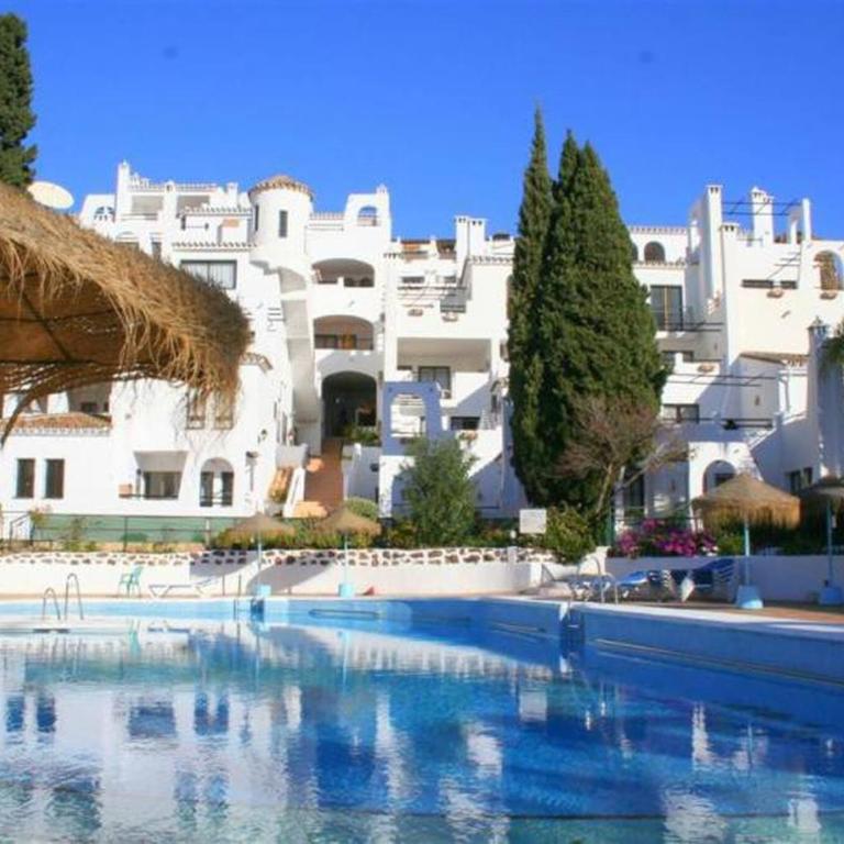 2 bedroom apartment with pool and barbecue - Two-Bedroom Apartment - 2
