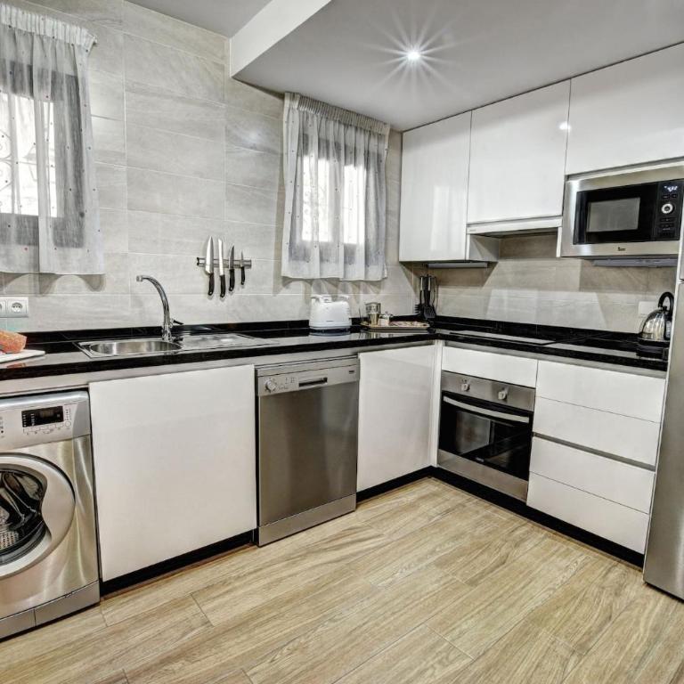 2 bedroom apartment with pool and barbecue - Two-Bedroom Apartment - 10