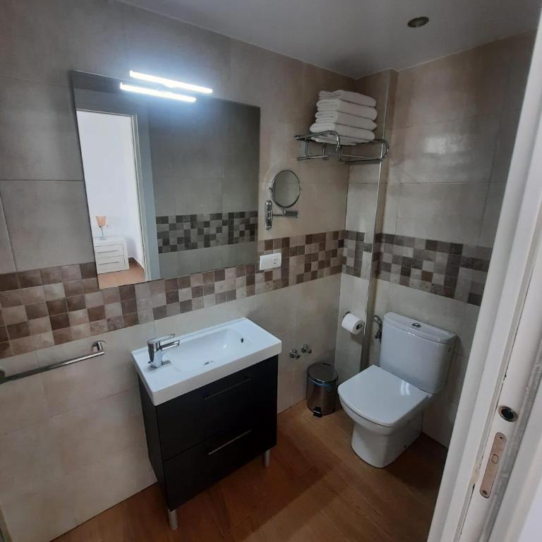 2 bedroom apartment with pool and barbecue - Two-Bedroom Apartment - 16