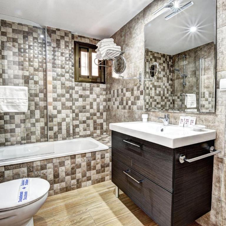 2 bedroom apartment with pool and barbecue - Two-Bedroom Apartment - 20