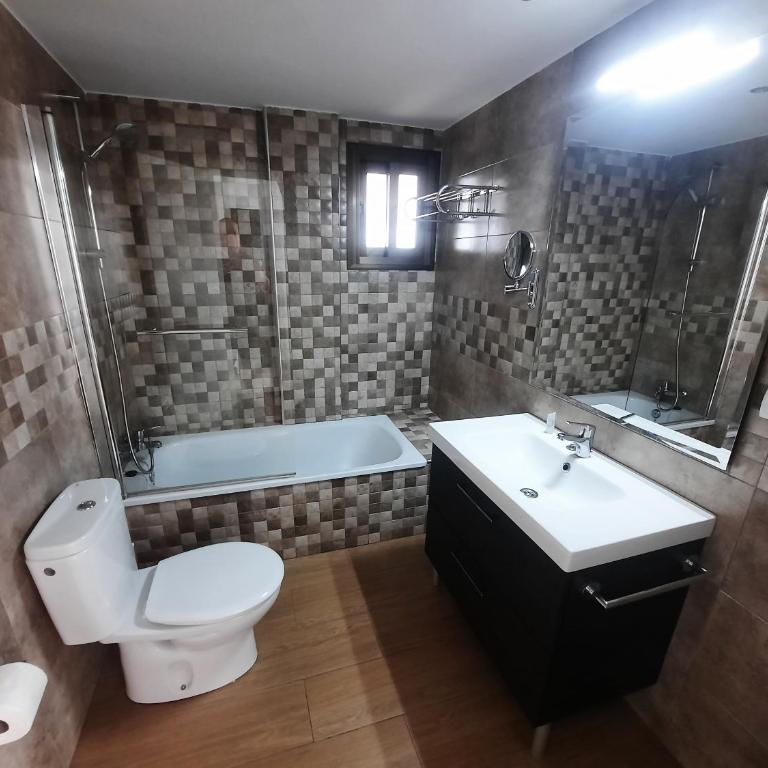 2 bedroom apartment with pool and barbecue - Two-Bedroom Apartment - 22