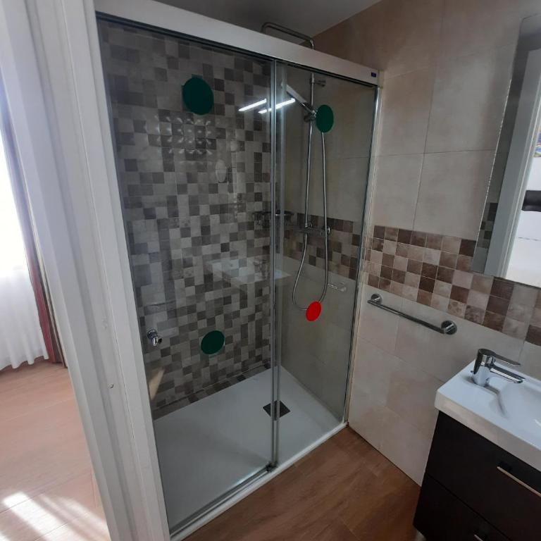 2 bedroom apartment with pool and barbecue - Two-Bedroom Apartment - 29