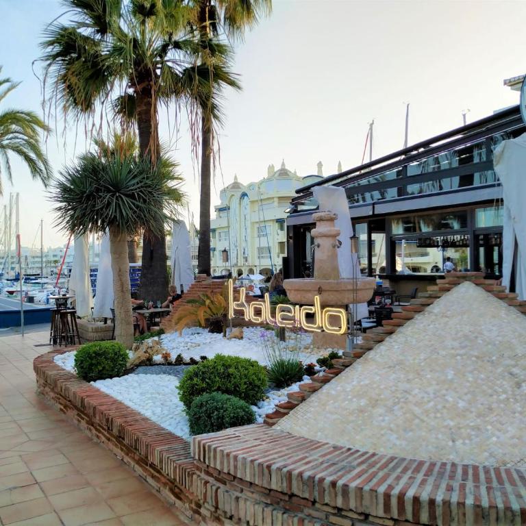 Large Deluxe Front Sea View Apartment Benalbeach - Apartment with Sea View - 45