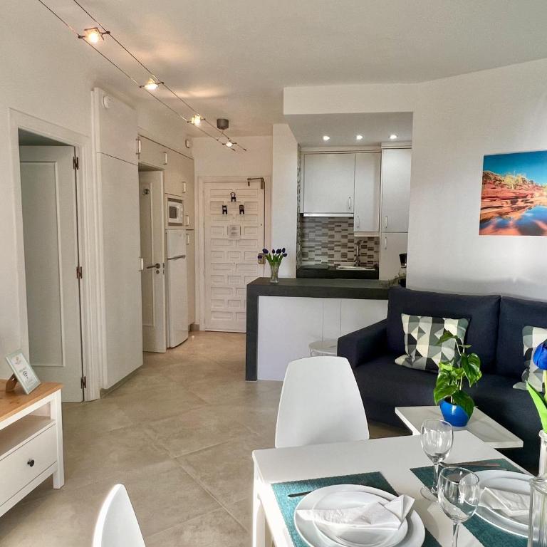 Modern Front Sea View Apartment in BenalBeach - Apartment with Sea View - 18