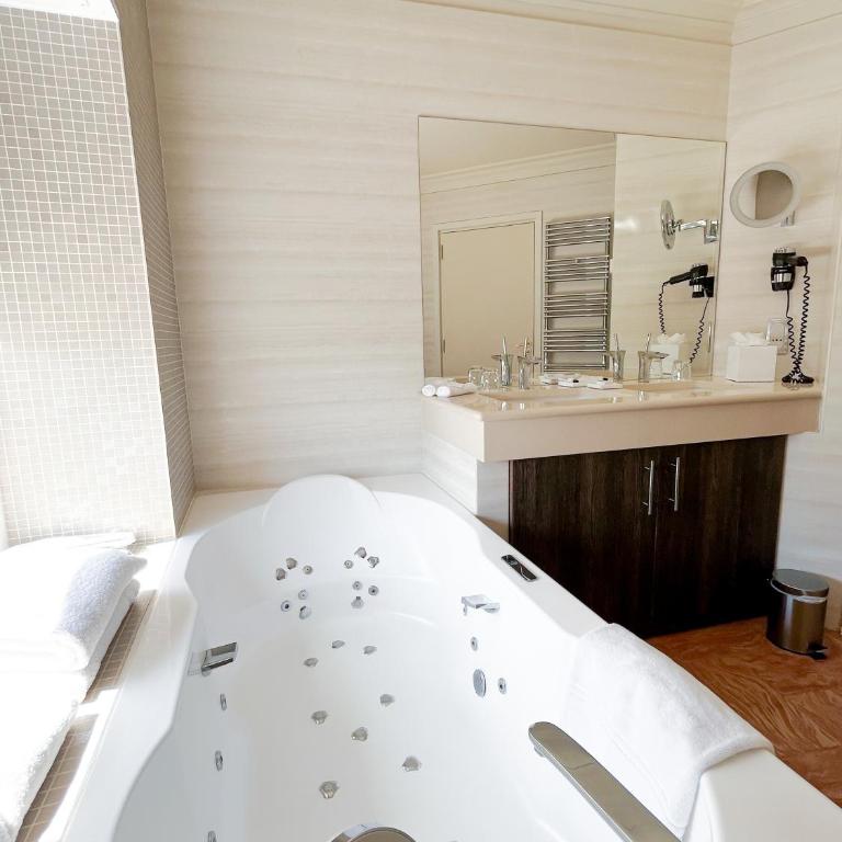 Hôtel La Pérouse Nice Baie des Anges - Suite Méditerranée - Vue sur Mer - 7