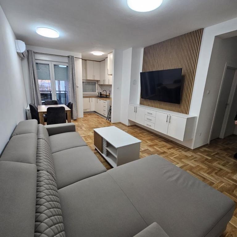 Apartment Dora Deluxe - Apartman sa 1 Spavaćom Sobom i Balkonom - 2