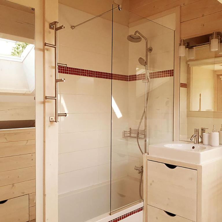 Duplex skis aux pieds centre village - 6 couchages - 2 salles de bain - Appartement 2 Chambres - 16