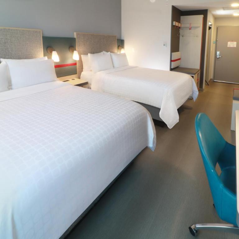 avid hotels - Tijuana - Otay by IHG - Standard Room with Two Queen Beds - 3