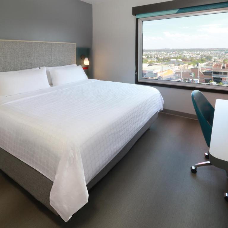 avid hotels - Tijuana - Otay by IHG - Standard King Room - 9