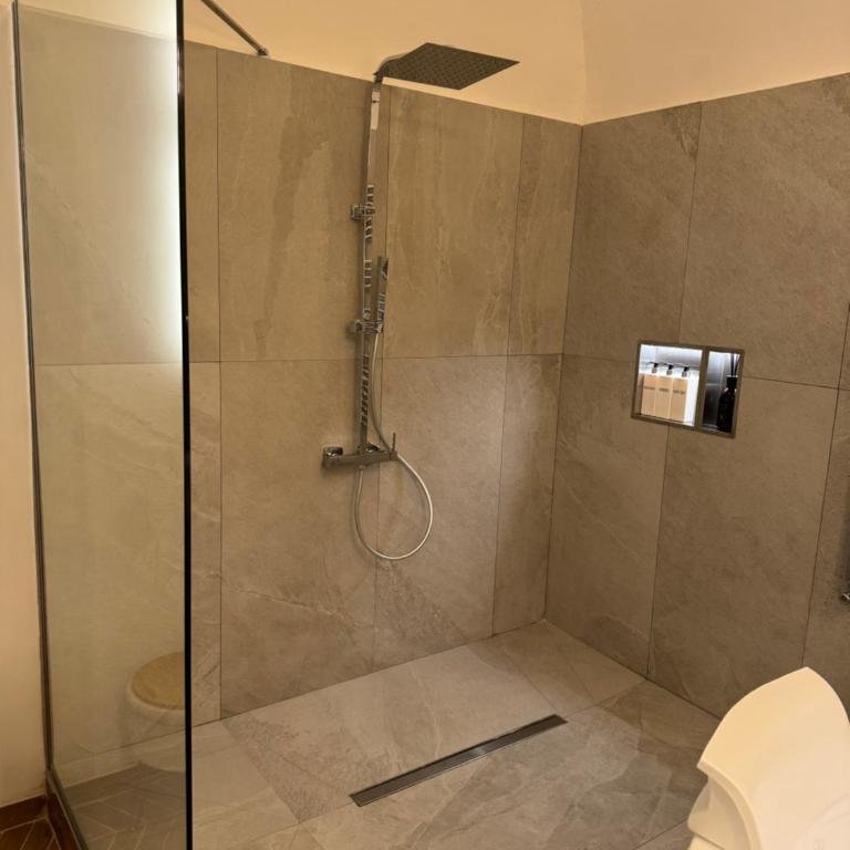 Enjoyhousebracciano suite2 - Suite Deluxe con Vasca Idromassaggio - 5