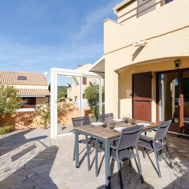 Pavillon T3 avec piscine, climatisation et parking à Narbonne-Plage - FR-1-409-248 - Villa - 3