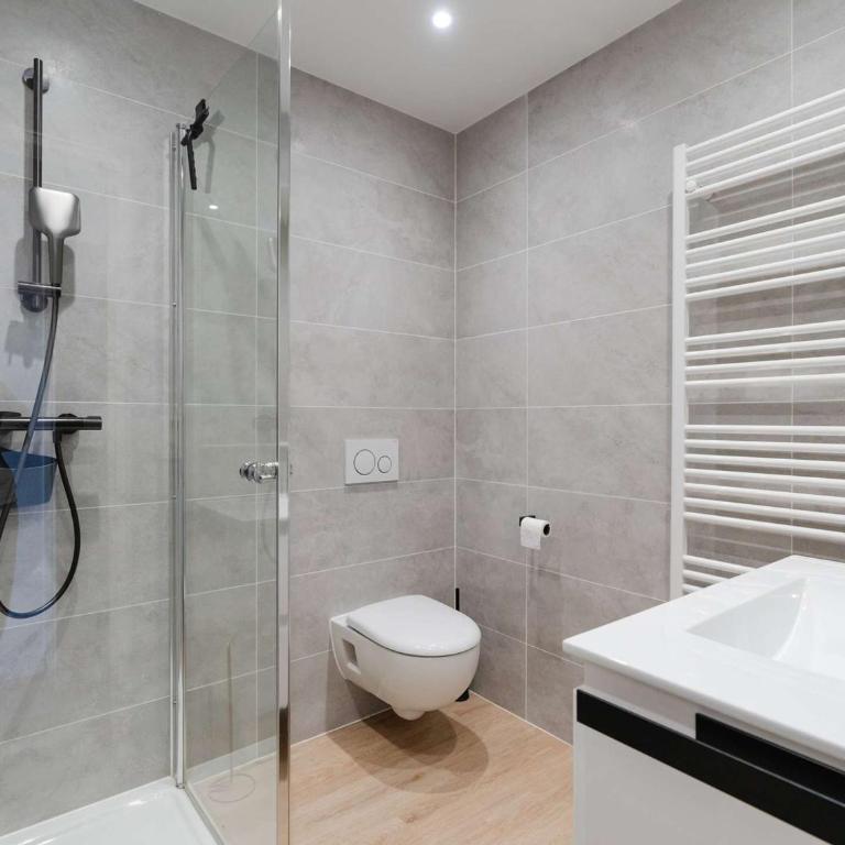 Pavillon T3 avec piscine, climatisation et parking à Narbonne-Plage - FR-1-409-248 - Villa - 8