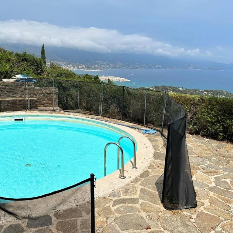 Villa 4 pièces avec piscine privée dans domaine privé, 5 couchages, Bormes-les-Mimosas - FR-1-251-532 - Maison de Vacances - 2