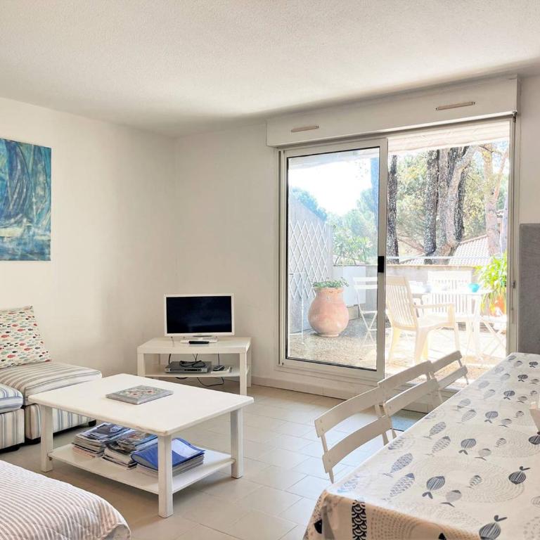 Duplex 3 pièces avec piscine, terrasse et parking - 6 couchages - Le Lavandou - FR-1-251-563 - Appartement - 3