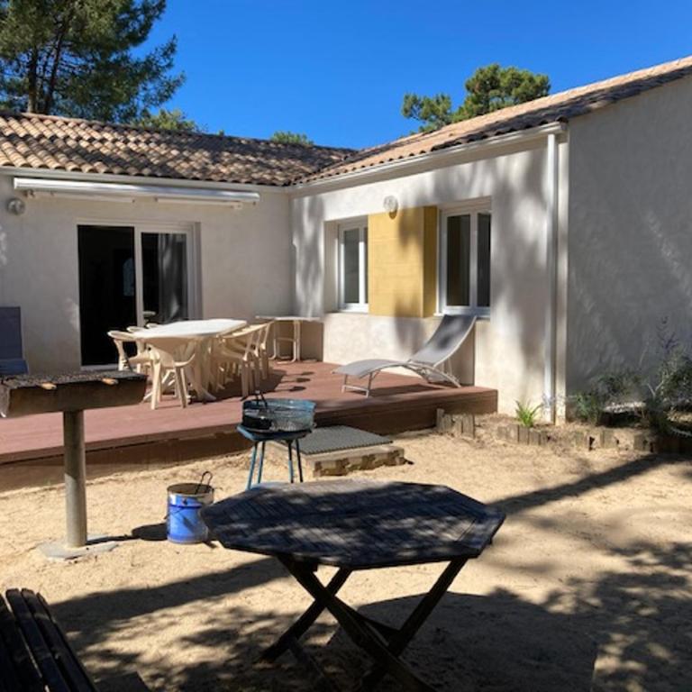Spacieuse maison à St Jean de Monts, animaux admis, parking - FR-1-323-495 - Maison de Vacances - 2
