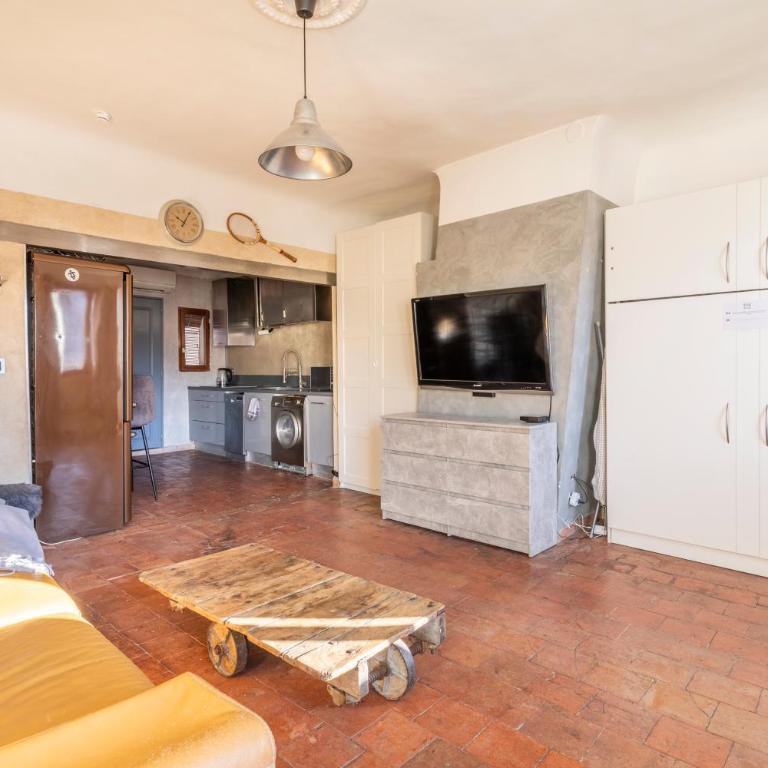 Authentique Appartement Aixois - One-Bedroom Apartment - 2