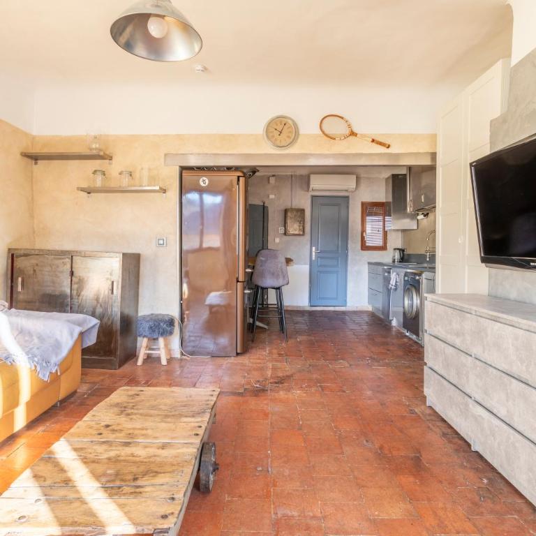 Authentique Appartement Aixois - One-Bedroom Apartment - 3