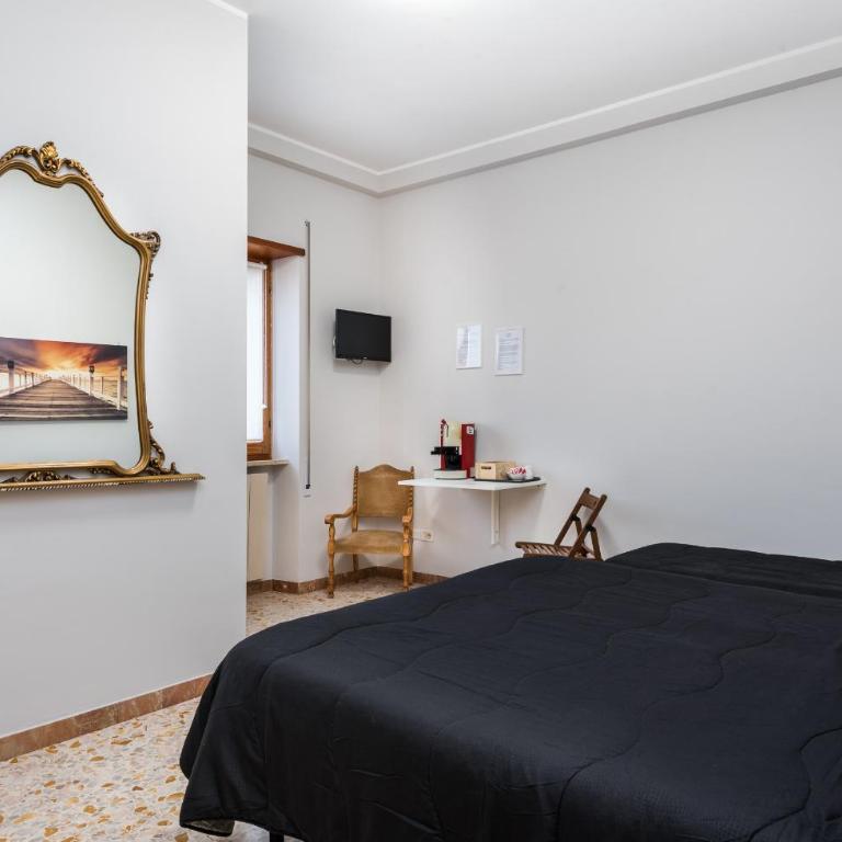 Travelershome Ciampino&Morena GuestHouse - Camera Deluxe Matrimoniale/Doppia con Letti Singoli con Vista Montagna - 4