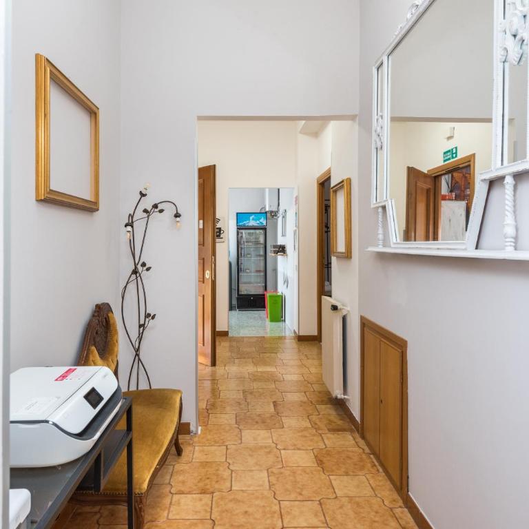 Travelershome Ciampino&Morena GuestHouse - Camera Deluxe Matrimoniale/Doppia con Letti Singoli con Vista Montagna - 6