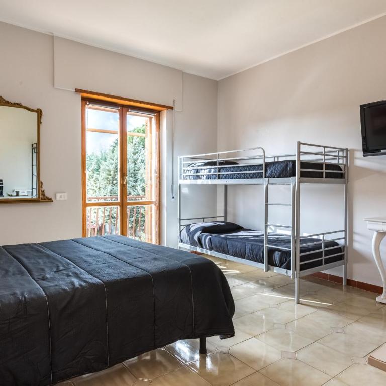Travelershome Ciampino&Morena GuestHouse - Camera Deluxe Matrimoniale/Doppia con Letti Singoli con Balcone - 9