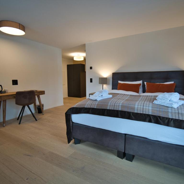 Eiger View Alpine Lodge - Doppelzimmer Deluxe mit Balkon und Eigerblick - 6