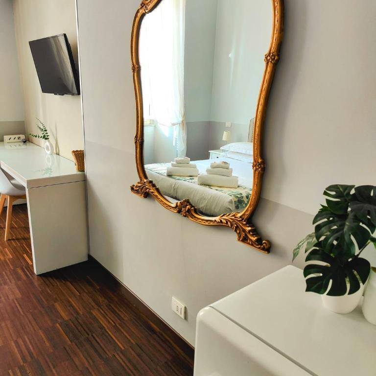 DM69 - Termini Monti Crossroads - Camera Matrimoniale con Bagno Privato - 13