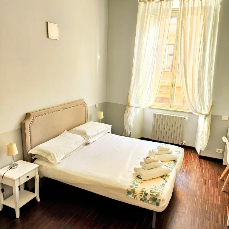 DM69 - Termini Monti Crossroads - Camera Matrimoniale con Bagno Privato - 11