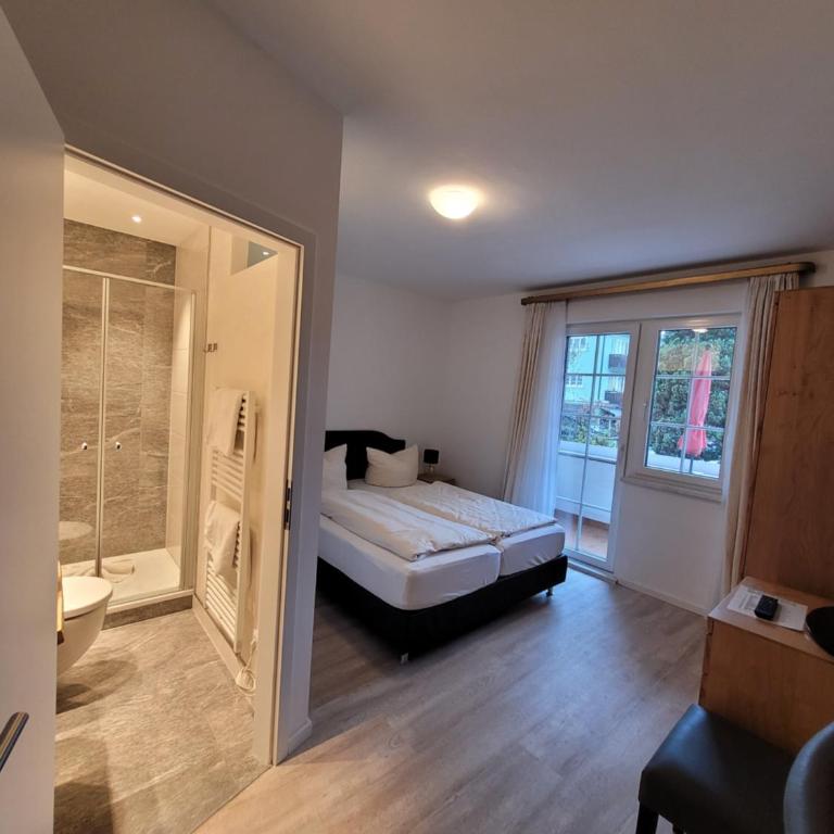 Gästehaus Alpenkranz - Doppelzimmer mit Balkon - 2