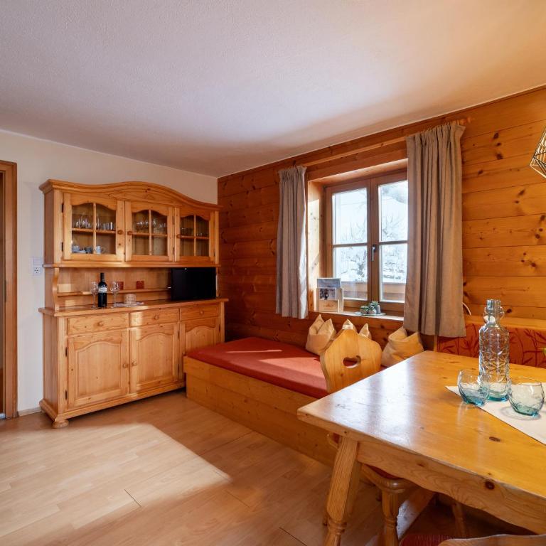 Haus Hofbichl - Standard Apartment mit 2 Schlafzimmern und Balkon - 9