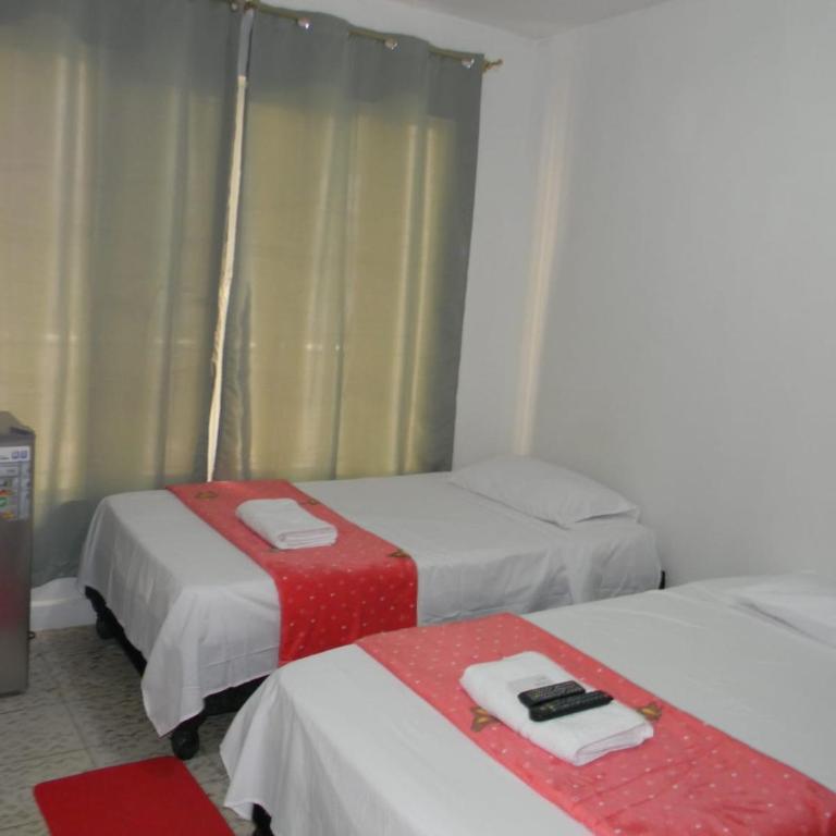 HOSPEDAJE'S HE - Habitación Doble con baño privado externo - 1 o 2 camas - 6