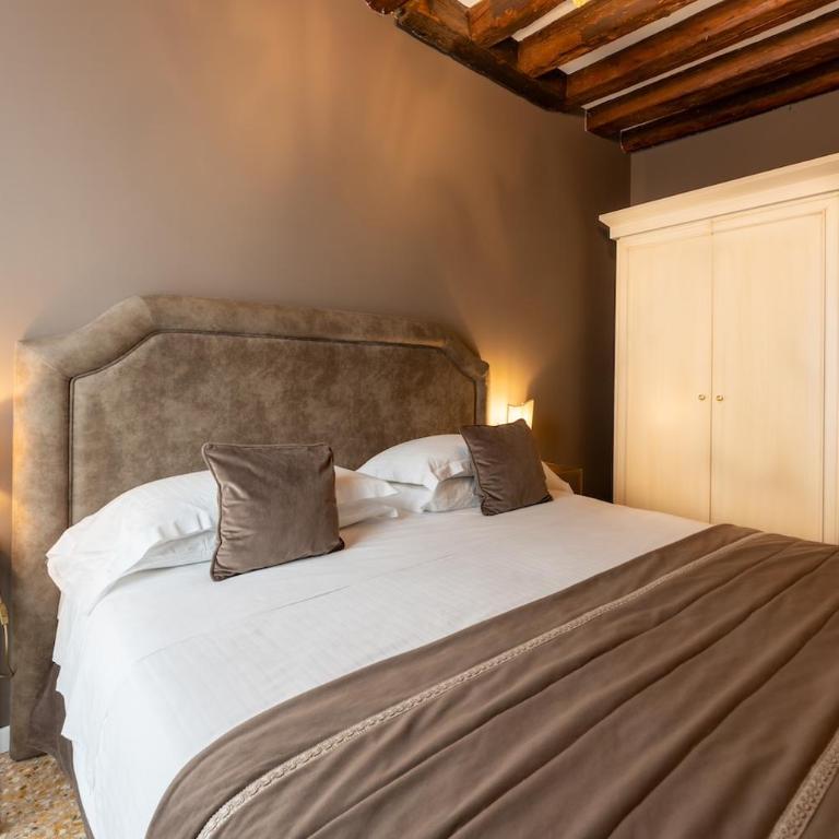 San Teodoro Palace - Luxury Apartments - Executive Two-Bedroom Apartment - 6