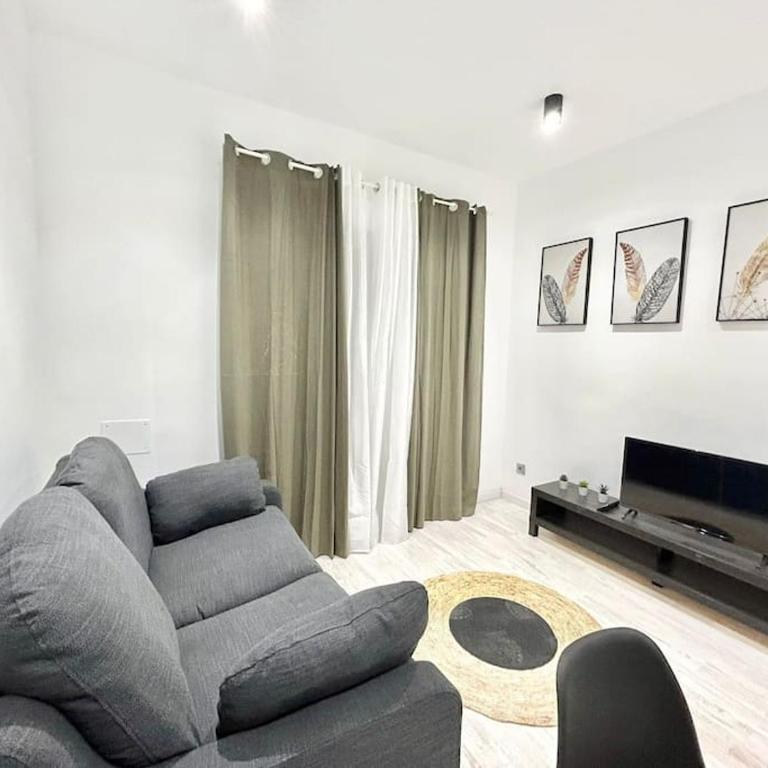 Centro Legazpi 1 - Three-Bedroom Apartment - 11