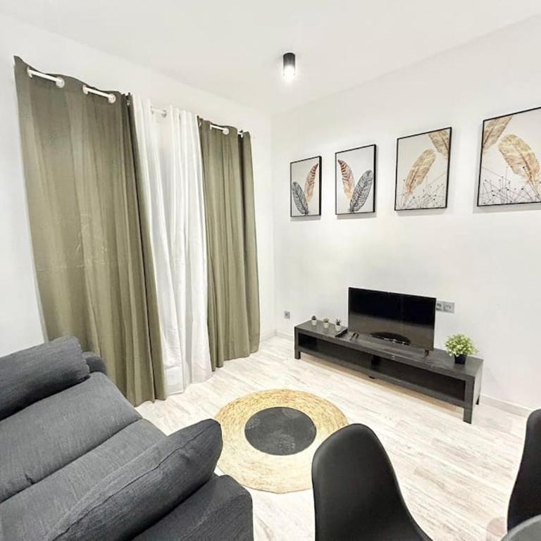 Centro Legazpi 1 - Three-Bedroom Apartment - 12