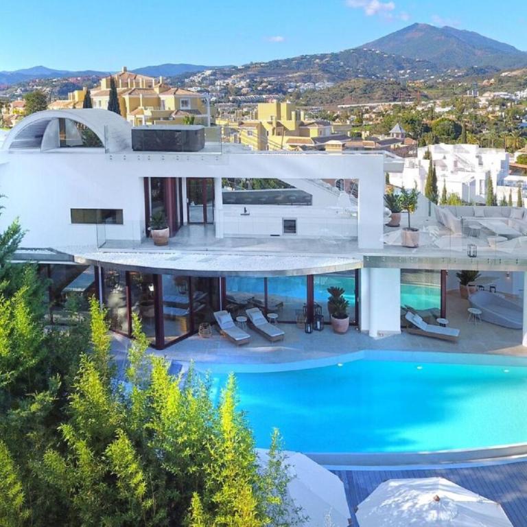 Luxury Villa with Jacuzzis near Puerto Banús - Villa - 1