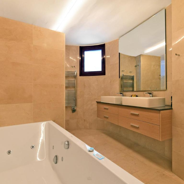 Luxury Villa with Jacuzzis near Puerto Banús - Villa - 18